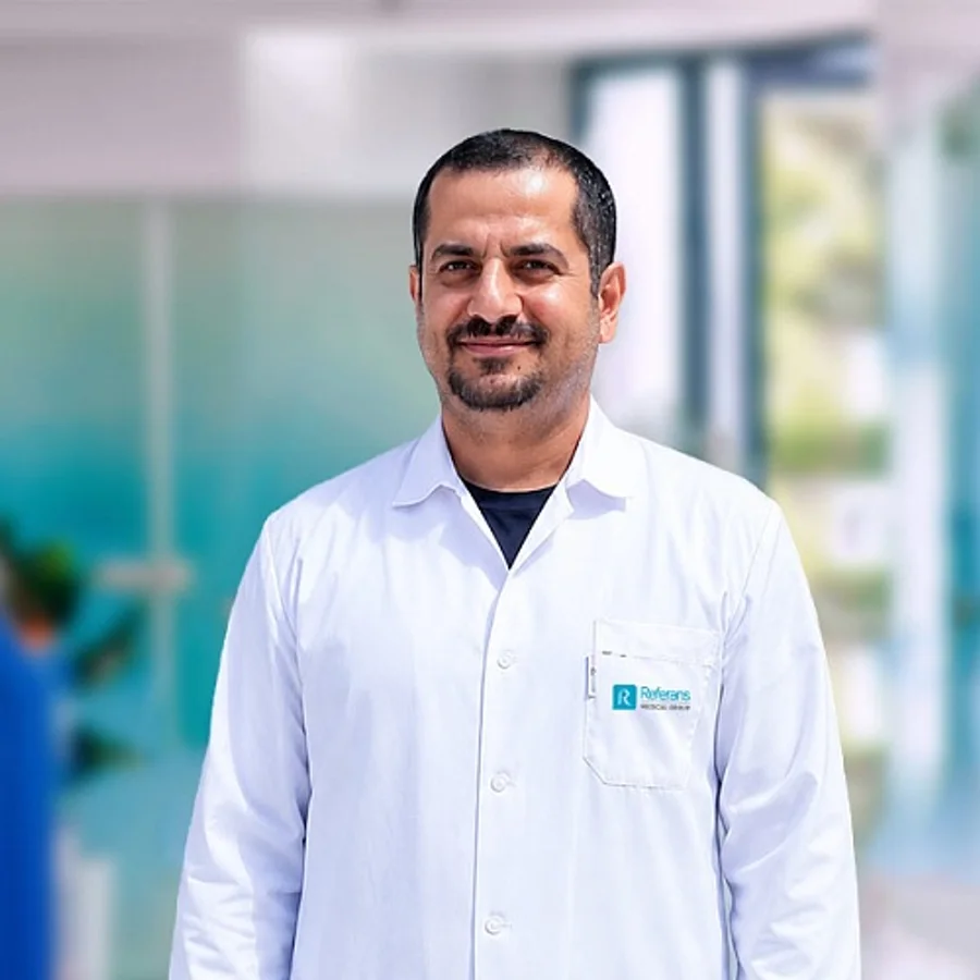 Uzm. Dr. Fuad İsmayılov — ağ xalatda klinik qəbul